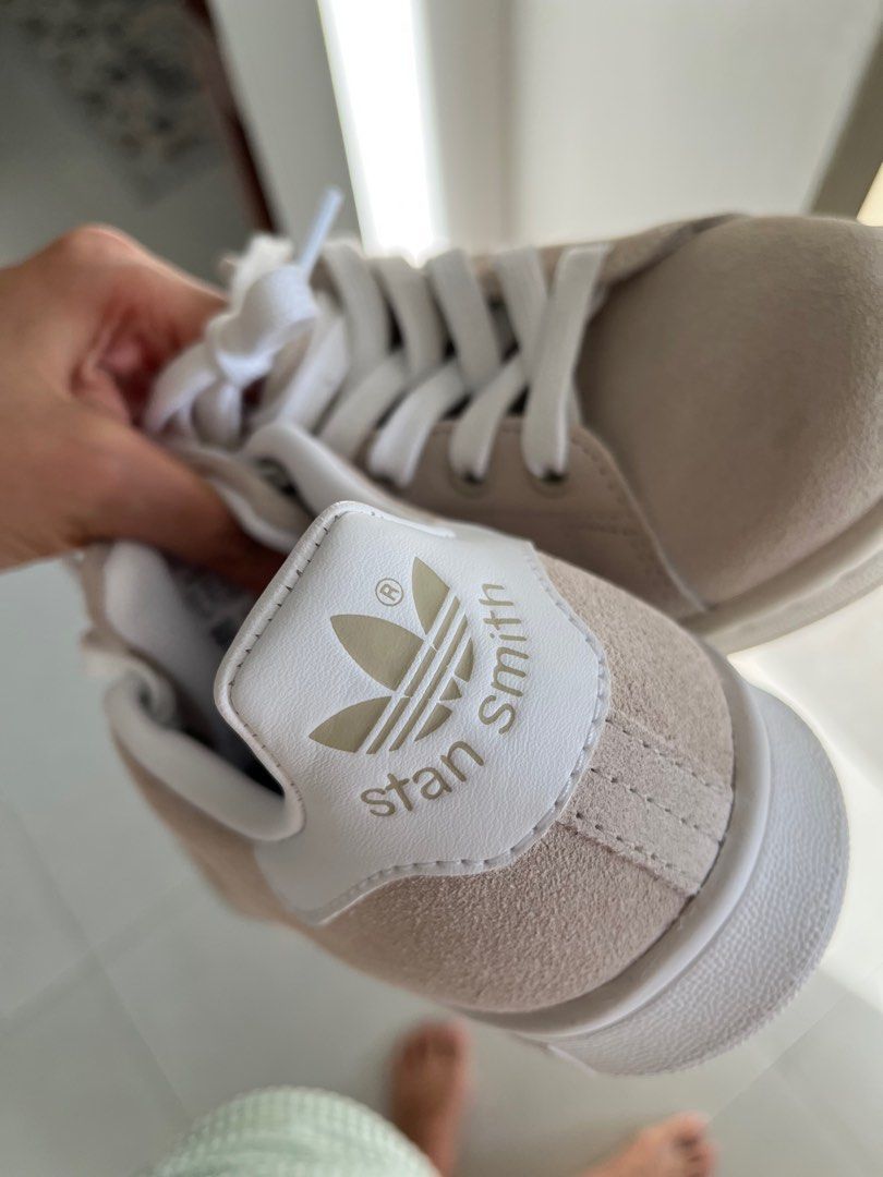 Adidas stan smith sales beige suede