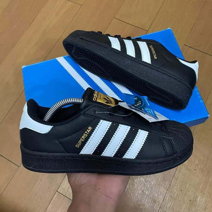 ADIDAS SUPERSTAR Women s Fashion Footwear Sneakers on Carousell