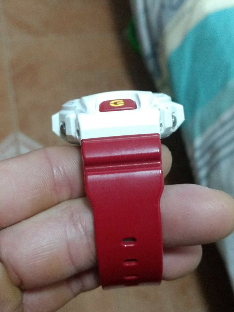 G shock red discount white