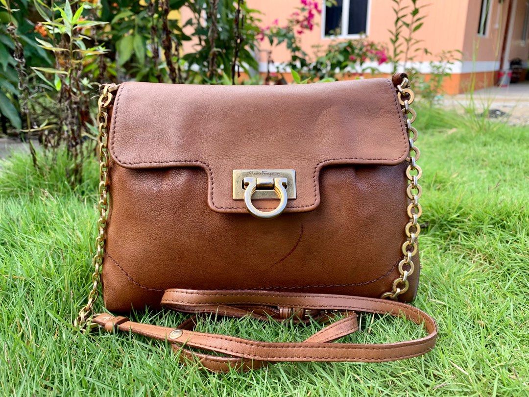 Salvatore ferragamo best sale gancini shoulder bag