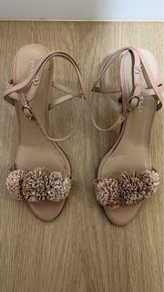 (Category: ) located in . Submitted by hailtomycloset (Listing ID 1266196147, Image 1). Description: .