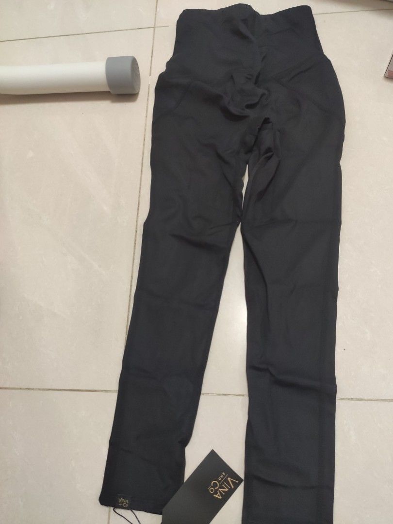 BNWT Vina & Co Original Hip Up Length 8 Korean Leggings in Black, Women's Fashion, Activewear on