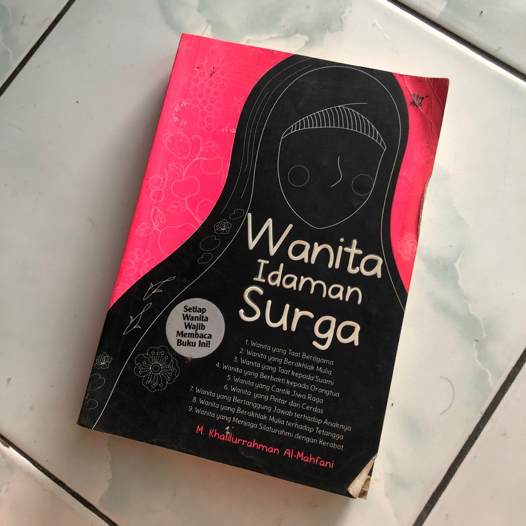 Buku Bekas Wanita Idaman Surga Buku And Alat Tulis Buku Di Carousell 8991