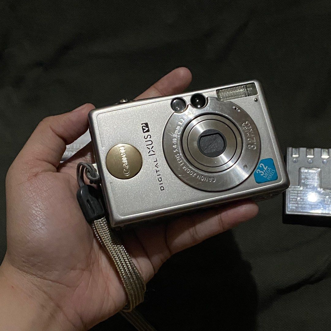 Canon Ixus v3 Digital Camera (Digicam), Photography, Cameras on Carousell