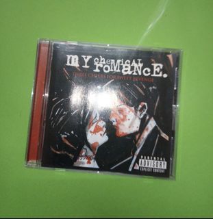 CD MY CHEMICAL ROMANCE: THREE CHEERS FOR SWEET REVENGE ALBUM (2004) MCR POST HARDCORE POP PUNK EMO