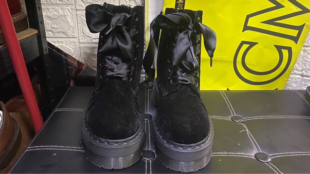 Dr martens UK5 Women s Fashion Footwear Boots on Carousell