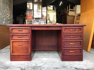 Executive office desk / table   79 1/2L x 30W x 29 1/2H inches In good condition Code akc z36