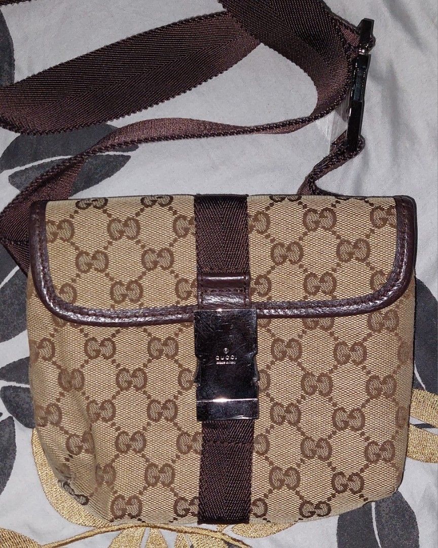 Gucci beltbag (Category: Luxury Bags & Wallets) located in Puerto Princesa. Submitted by YeSurJOMS (Listing ID 1266233509, Image 1). Description: Gucci beltbag excellent condition.