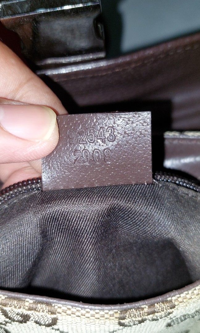 Gucci beltbag (Category: Luxury Bags & Wallets) located in Puerto Princesa. Submitted by YeSurJOMS (Listing ID 1266233509, Image 3). Description: Gucci beltbag excellent condition.