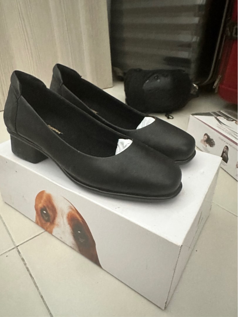 flats hush puppies