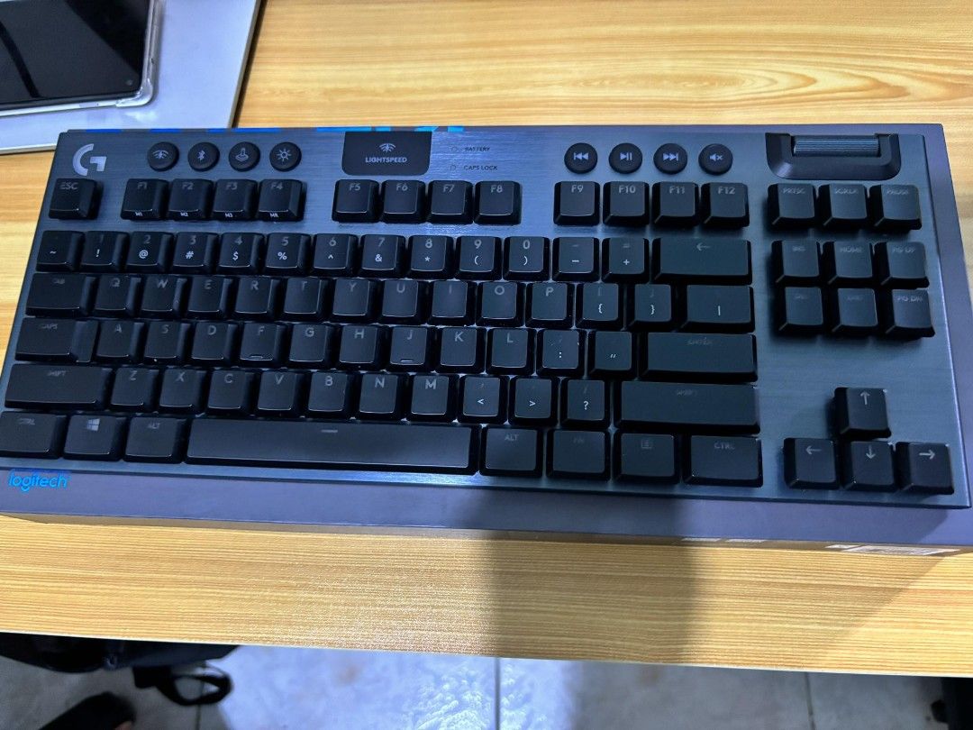 Logitech G913 TKL (Category: Computer Keyboard) located in Makati City. Submitted by tinyMe01 (Listing ID 1266099395, Image 3). Description: Good as new barely use dongle and cord charger included.