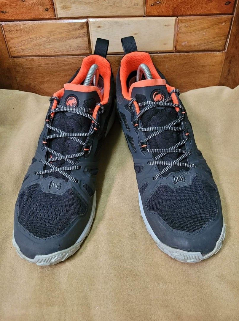 MAMMUT RUBBER SHOES ( US 11 ) (Category: Sneakers) located in Baguio. Submitted by Choosehere22 (Listing ID 1266090434, Image 2). Description: maganda rin etong mammut US 11 MEDYO MAY KUNTING FLAWS SA MAY TALIHAN BUT STILL MAGANDA.