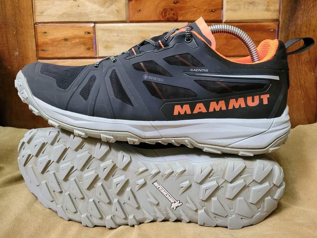 MAMMUT RUBBER SHOES ( US 11 ) (Category: Sneakers) located in Baguio. Submitted by Choosehere22 (Listing ID 1266090434, Image 1). Description: maganda rin etong mammut US 11 MEDYO MAY KUNTING FLAWS SA MAY TALIHAN BUT STILL MAGANDA.