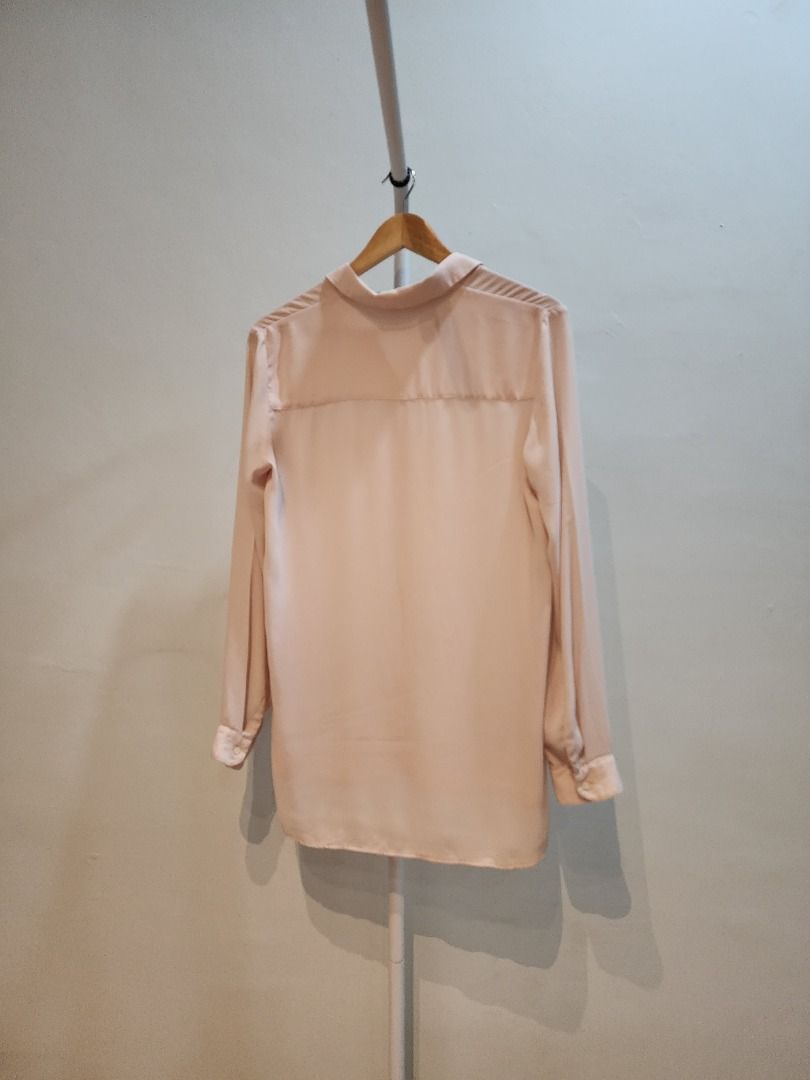 Mango blush button down (Category: Blouses) located in Quezon City. Submitted by vesperwhisper (Listing ID 1266148805, Image 2). Description: Length: 29 Width: 19.