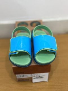 Melissa size 24 unisex