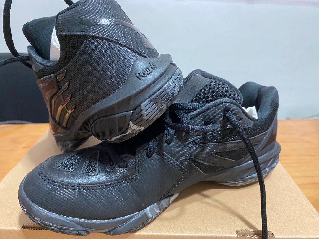 Mizuno badminton hot sale shoes usa