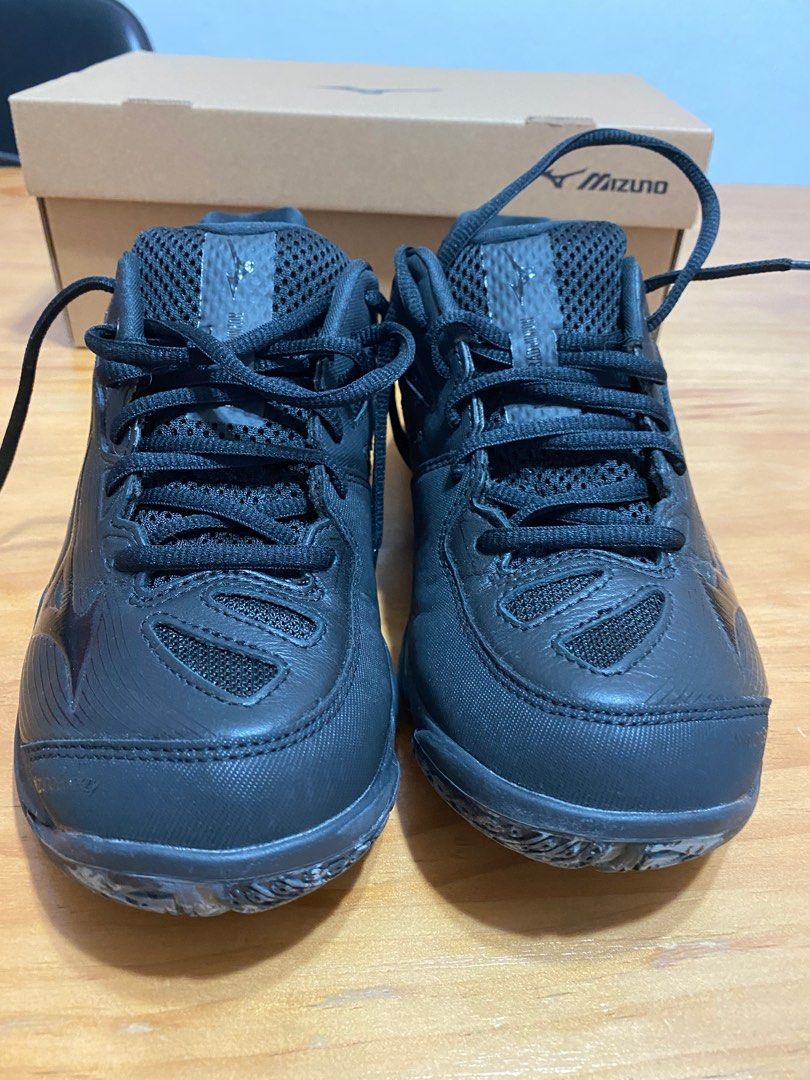 Mizuno badminton store shoes 2019