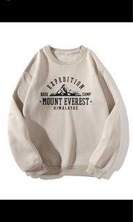 Mountain and letter Graphic pullover