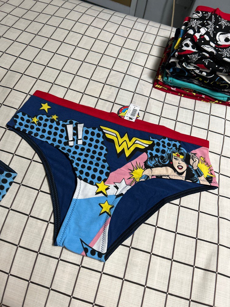 Plus Size WONDER WOMAN Torrid Panties Size 2 Retails US 16.90 READ ALL  FIRST /Waist 40 to 60 cm