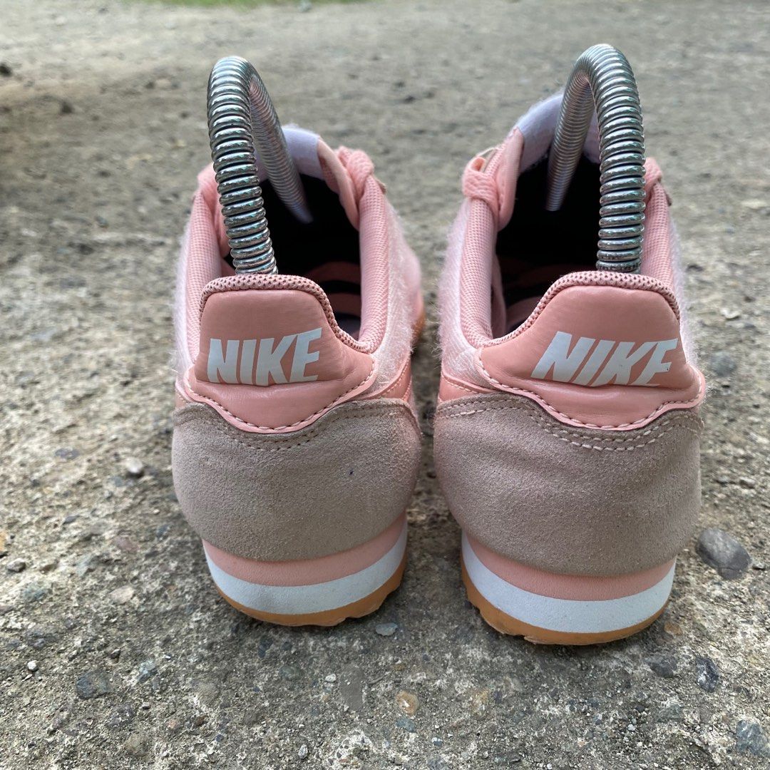 Nike cortez salmon sales pink