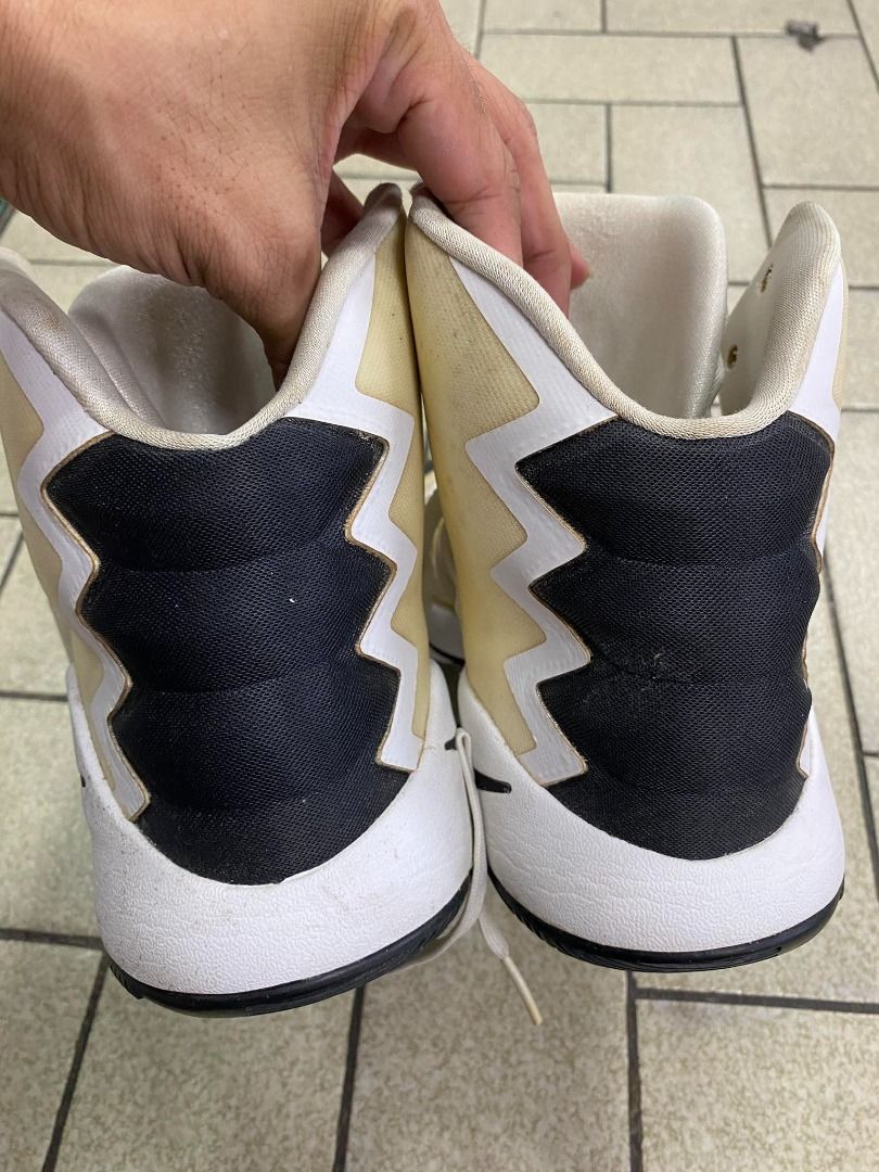 Nike Hyperdunk 2016 White Black (Category: Sneakers) located in Pasig City. Submitted by bootsoftravel_ph (Listing ID 1266100461, Image 2). Description: Nike Hyperdunk 2016 White Black Used - Good FOR SALE No box Issue: need wash Very Good condition Price: 2,500 size 10.5 us Can do meetups; Pasig, Mandaluyong, Marikina, Manila, Taguig, Taytay, Cainta *Could also do shipping(lalamove) Jrs. Lbc.