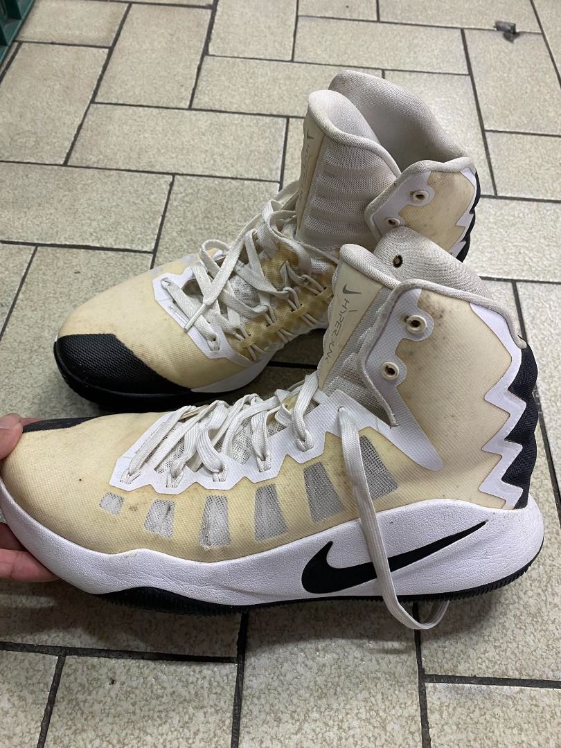 Nike Hyperdunk 2016 White Black (Category: Sneakers) located in Pasig City. Submitted by bootsoftravel_ph (Listing ID 1266100461, Image 3). Description: Nike Hyperdunk 2016 White Black Used - Good FOR SALE No box Issue: need wash Very Good condition Price: 2,500 size 10.5 us Can do meetups; Pasig, Mandaluyong, Marikina, Manila, Taguig, Taytay, Cainta *Could also do shipping(lalamove) Jrs. Lbc.