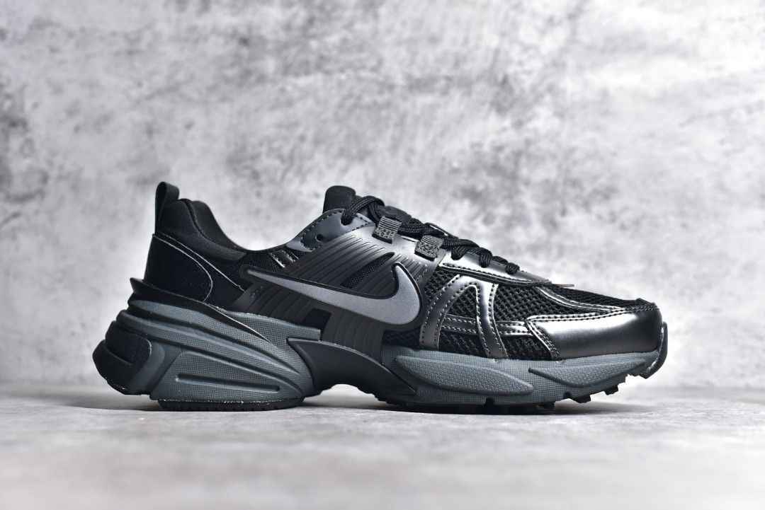 Fully black nike shoes new arrivals