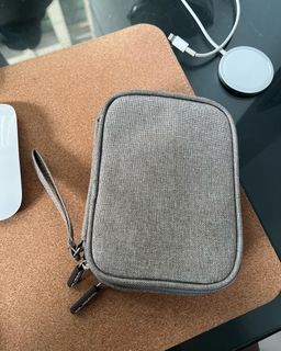 Padded travel tech pouch/organizer