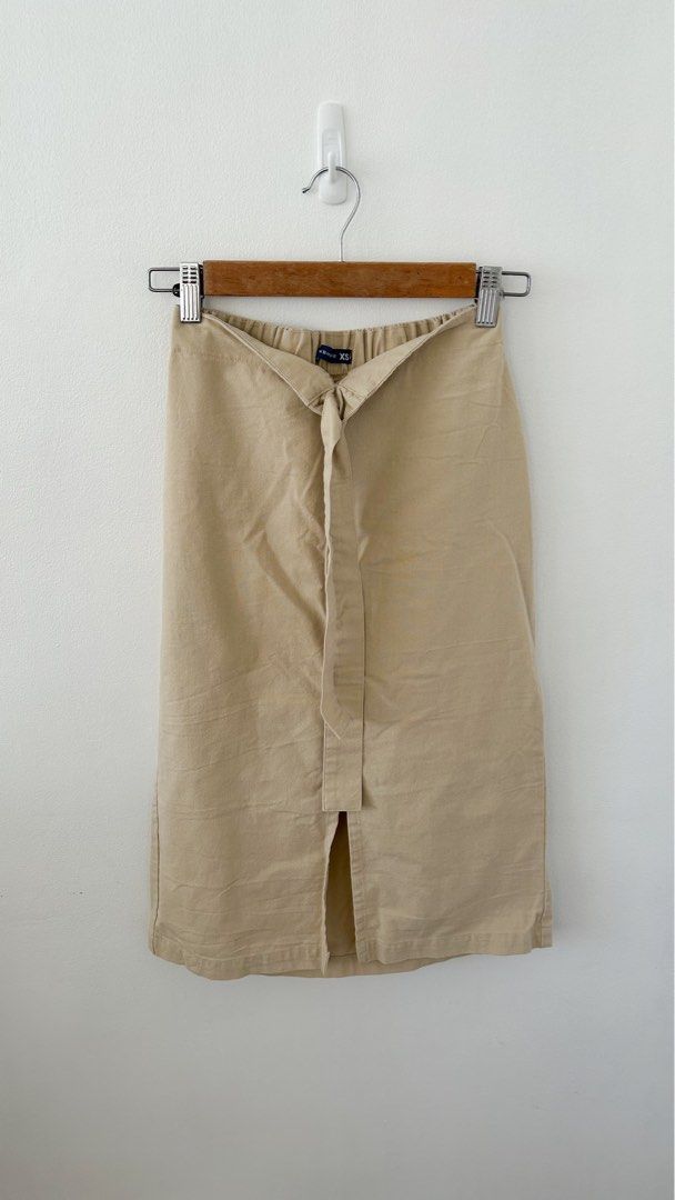 Penshoppe linen like skirt (Category: Skirts) located in Paranaque City. Submitted by nikkax (Listing ID 1266083317, Image 1). Description: .