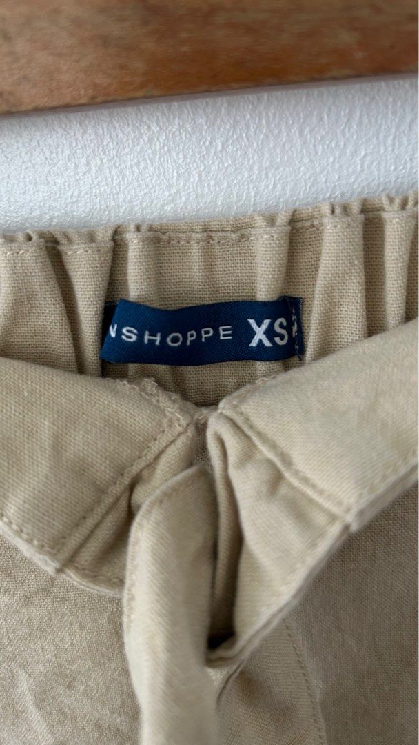 Penshoppe linen like skirt (Category: Skirts) located in Paranaque City. Submitted by nikkax (Listing ID 1266083317, Image 2). Description: .