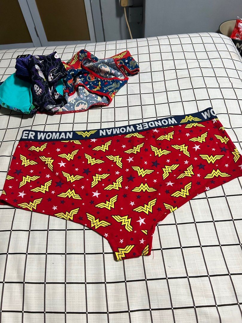 Plus Size WONDER WOMAN Torrid Panties Size 2 Retails US 16.90 READ ALL  FIRST /Waist 40 to 60 cm