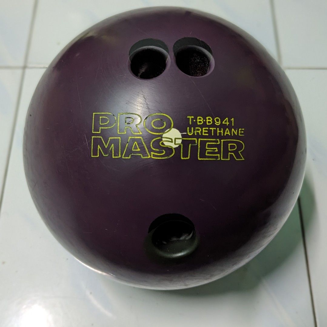 Pro Master Urethane Bowling Ball (14lbs), Sports Equipment, Sports