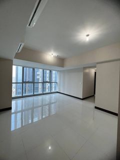 Rent to own 3 bedroom condo unit for sale in Uptown Parksuites BGC across Uptown Mall
