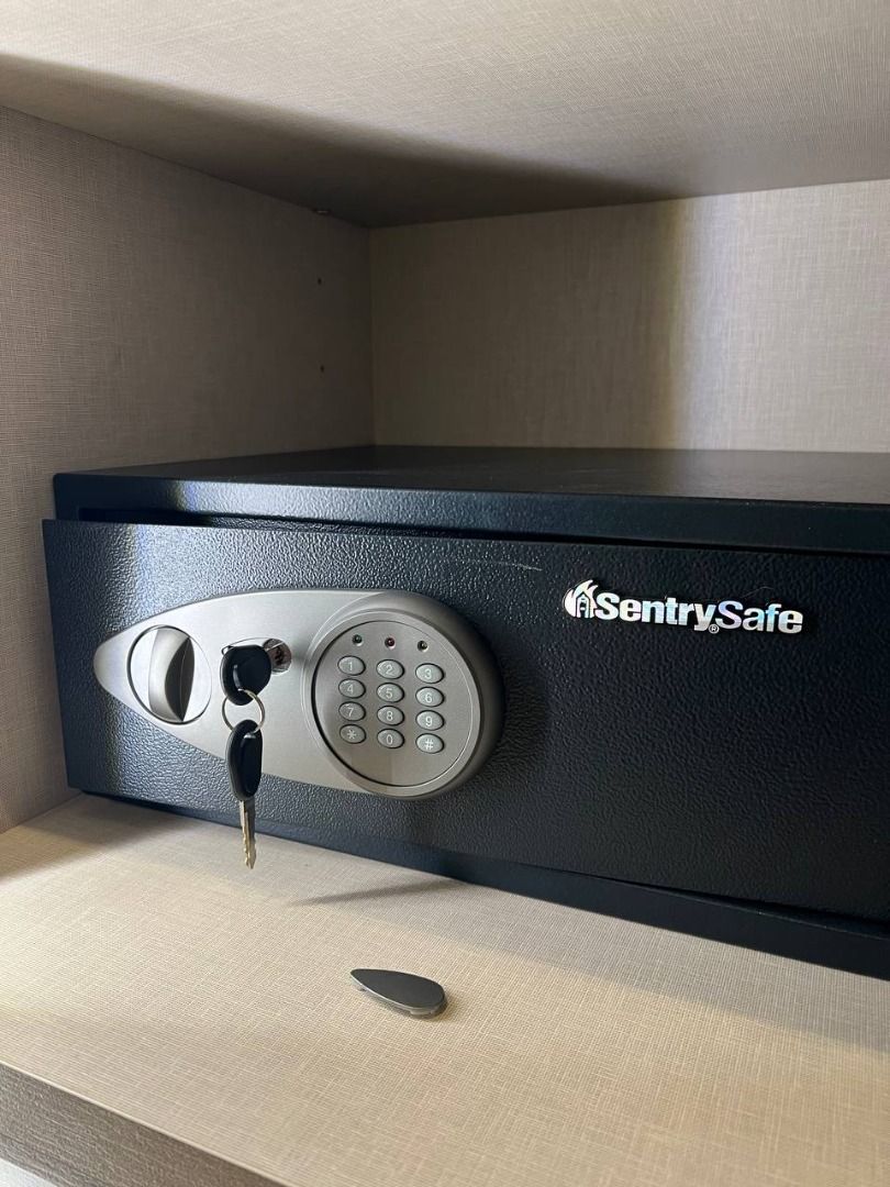 SentrySafe DIGITAL SECURITY SAFE X075 50 OFF, Furniture & Home