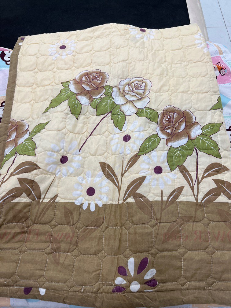 Single size blanket, Furniture & Home Living, Bedding & Towels on Carousell