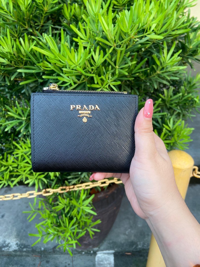 Mini prada wallet discount