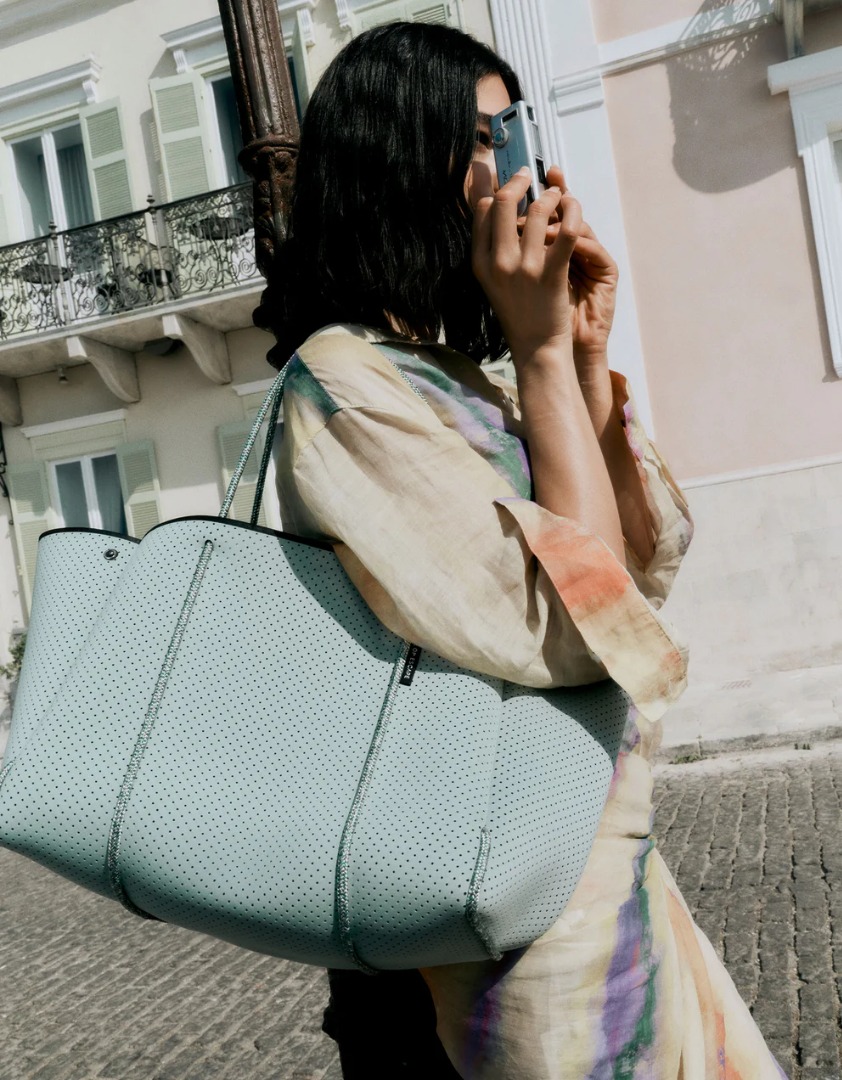日本未入荷のNew Color☆State of Escape☆Escape Bag in Blush Escape™ tote in sage / blush (dual tone) – State of Escape