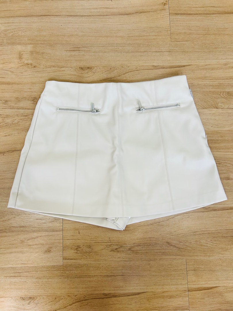 Stradivarius Skort Cream Leather, Women's Fashion, Bottoms, Shorts on ...