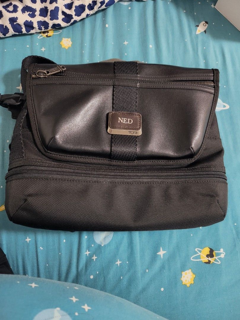 TUMI Messenger Bag, Women's Fashion, Bags & Wallets, Crossbody Bags on