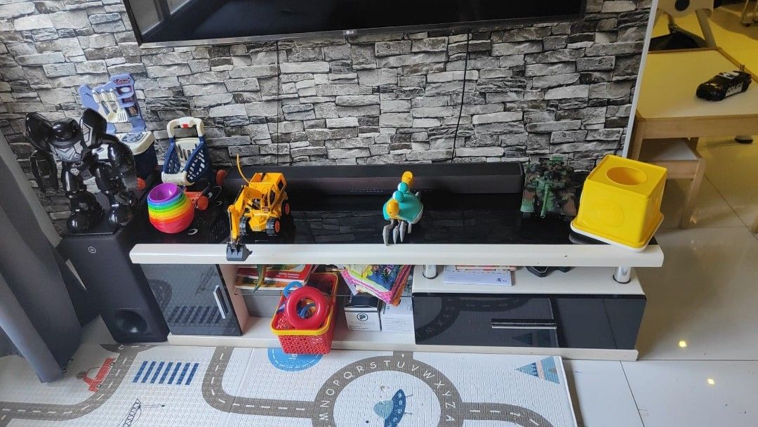 Used Furnitures and Electronic items, Furniture & Home Living