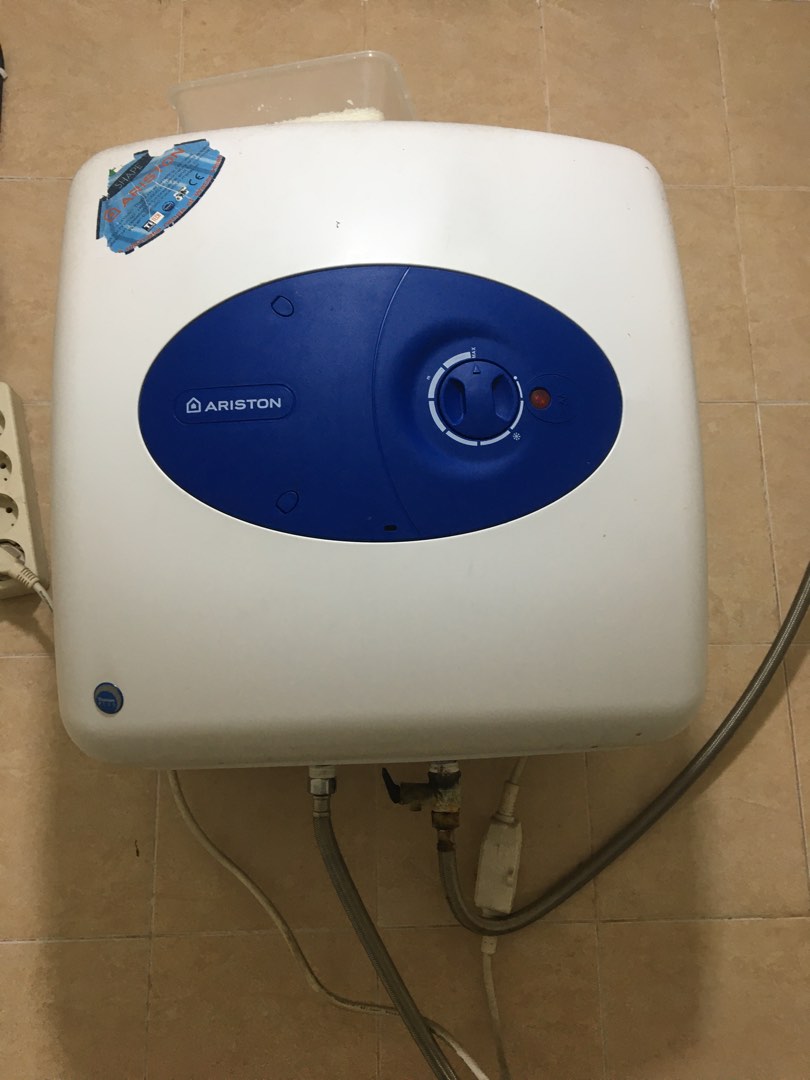 Water Heater Ariston 30L, Elektronik, Lainnya di Carousell