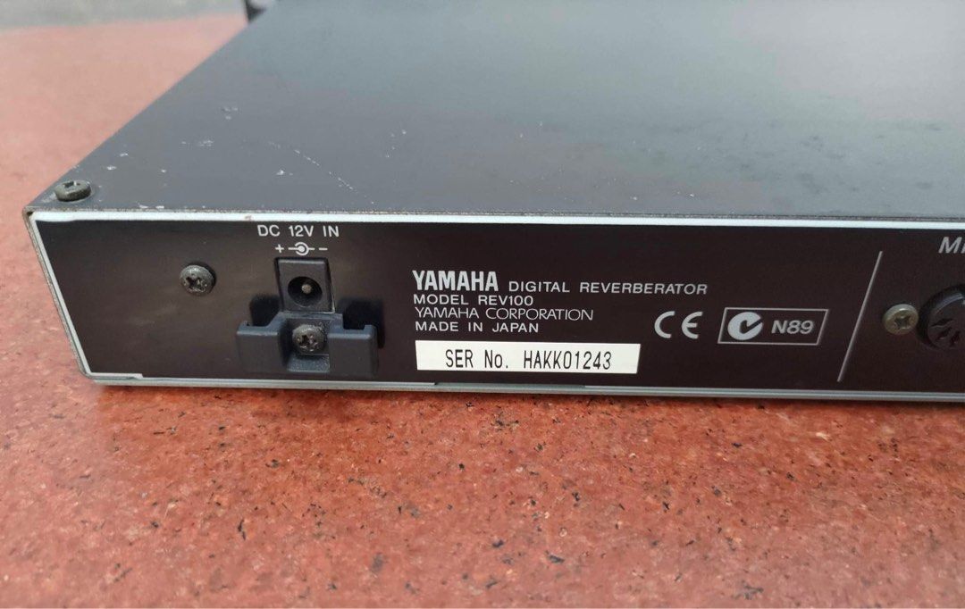 Yamaha REV100 - Digital Reverberator Effect Processor with Power