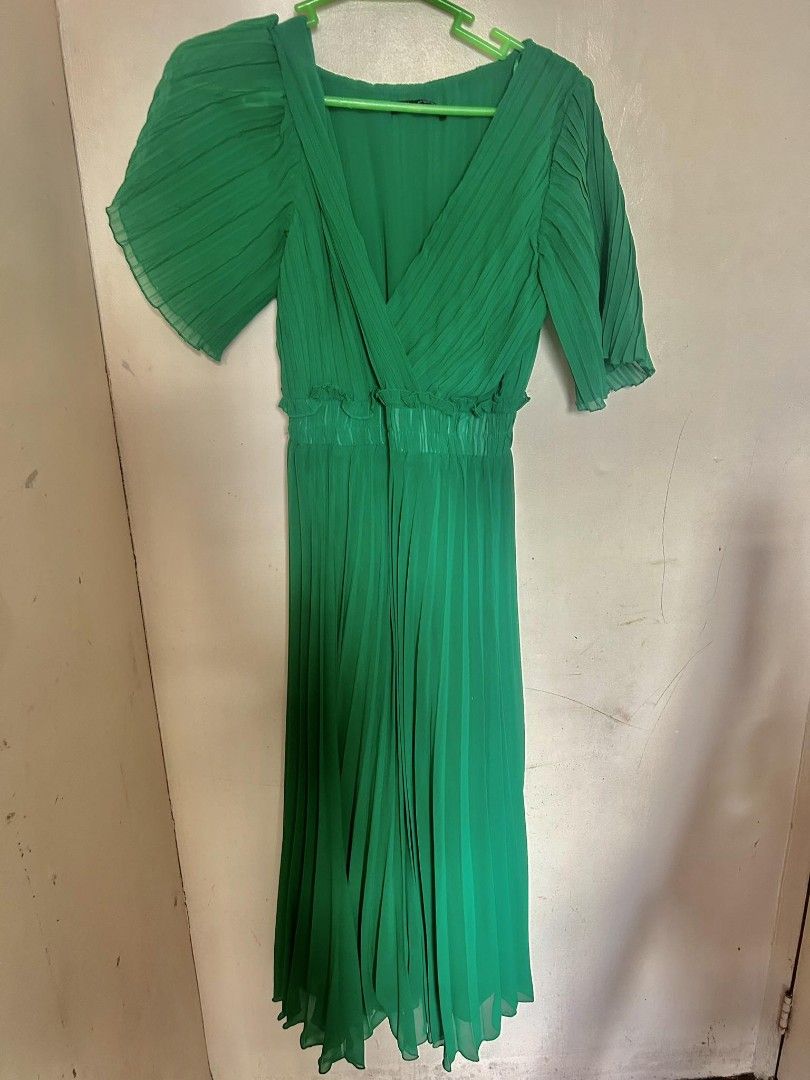 Zara Green Pleated Dress, Women's Fashion, Dresses & Sets, Dresses on  Carousell