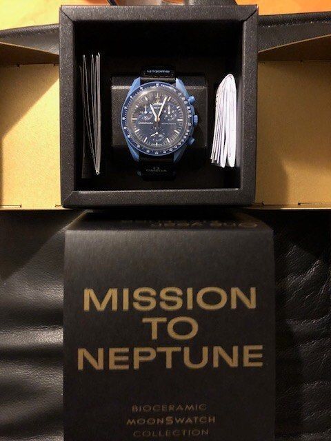 出售全新Swatch x Omega Mission To The Neptune Moonshine Gold 藍月