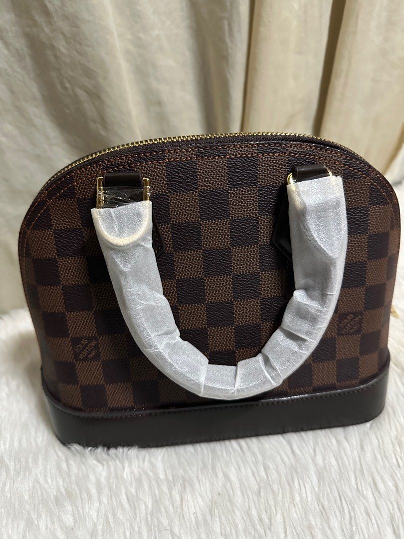 Alma bb (Category: Luxury Bags & Wallets) located in Manila. Submitted by judygracet87329 (Listing ID 1266434970, Image 2). Description: .
