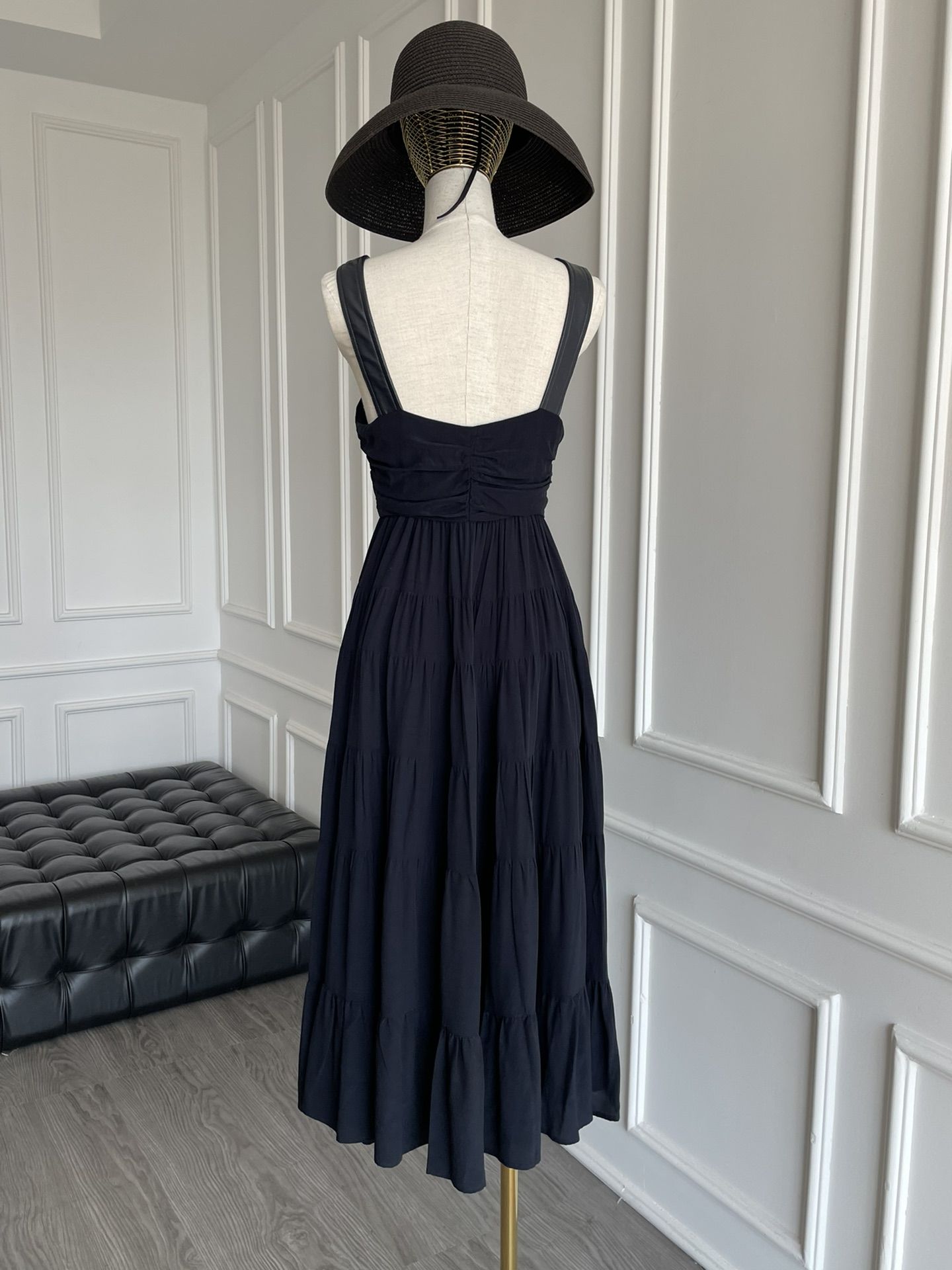 Shoulder store strap skirt