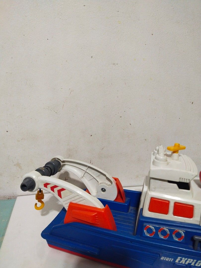 Dickie discount explorer boat