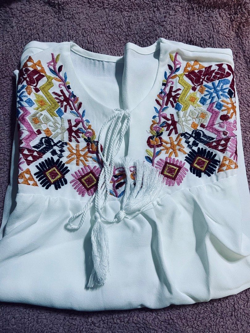 Brand new Shein white blouse (Category: Blouses) located in Pateros City. Submitted by marifernandez (Listing ID 1266282065, Image 1). Description: Brand new Shein White top Small size but can be fit up to large.