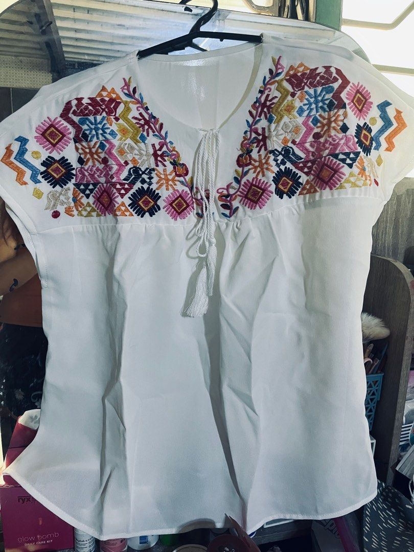 Brand new Shein white blouse (Category: Blouses) located in Pateros City. Submitted by marifernandez (Listing ID 1266282065, Image 2). Description: Brand new Shein White top Small size but can be fit up to large.