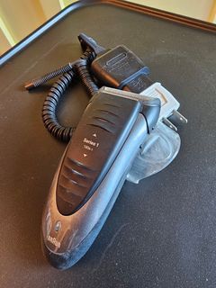 BRAUN ELECTRIC SHAVER SERIES 1 190s-1/STILL IN GOOD CONDITION/VIDEO AVAILABLE